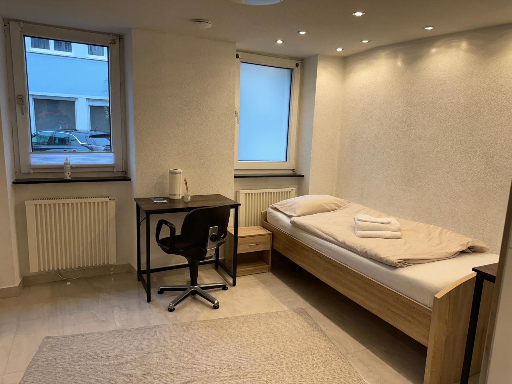 City Apartment Stadtwohnung Mit Kueche Und Netflix Nahe Bahnhof Sinsheim Exterior photo